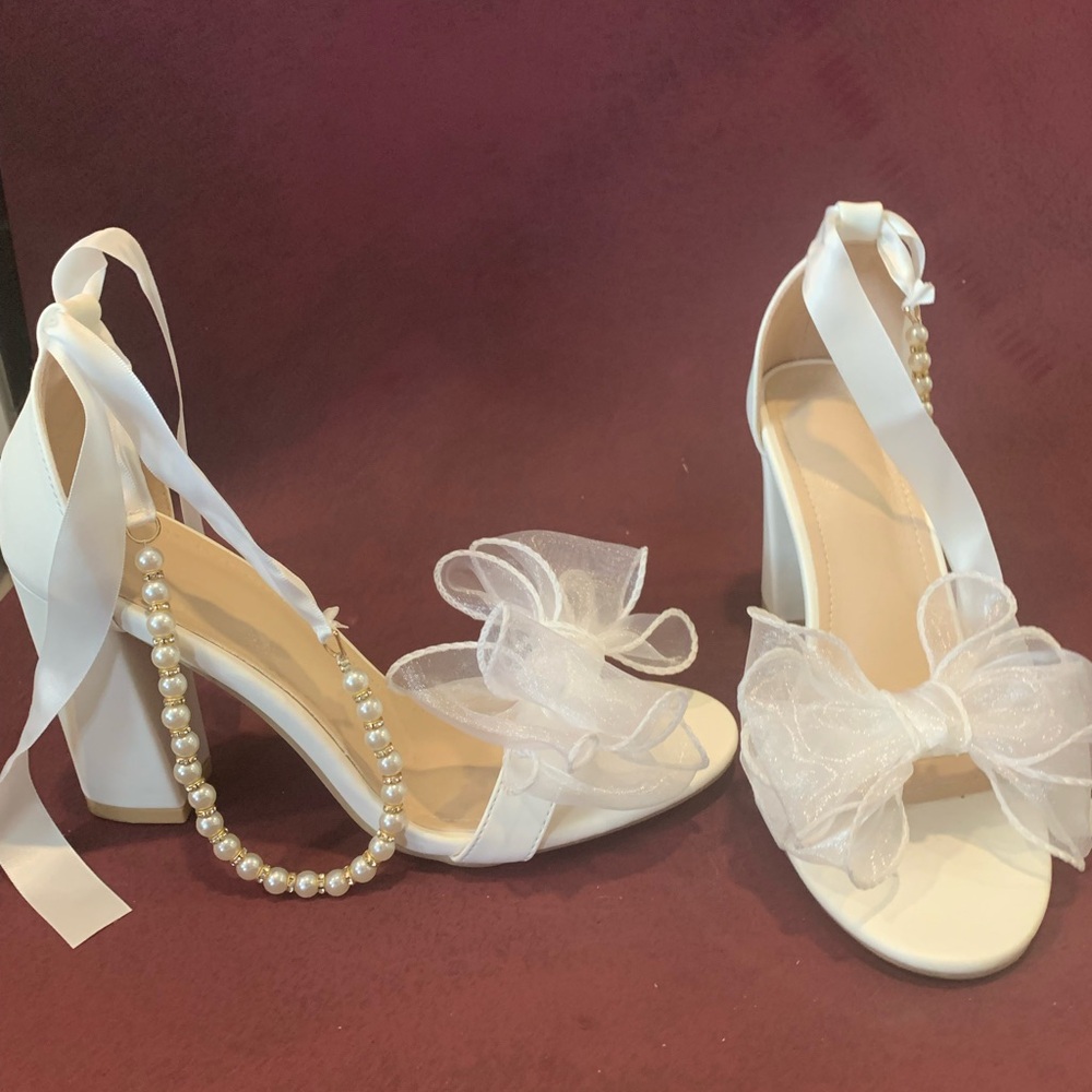 Elegant White Heels with Ribbon and Bow